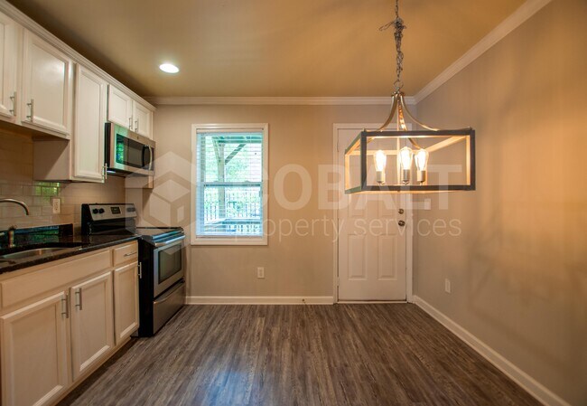 Foto del edificio - 2145 Bolton Rd NW