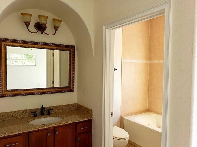 Foto del edificio - 1005 Coronado Ct