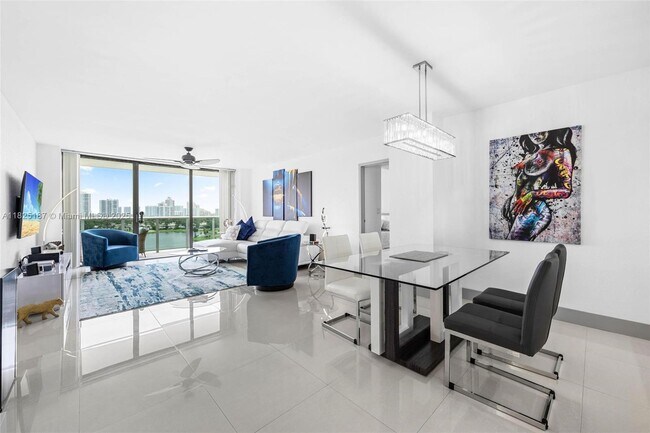 Foto del edificio - 3675 N Country Club Dr