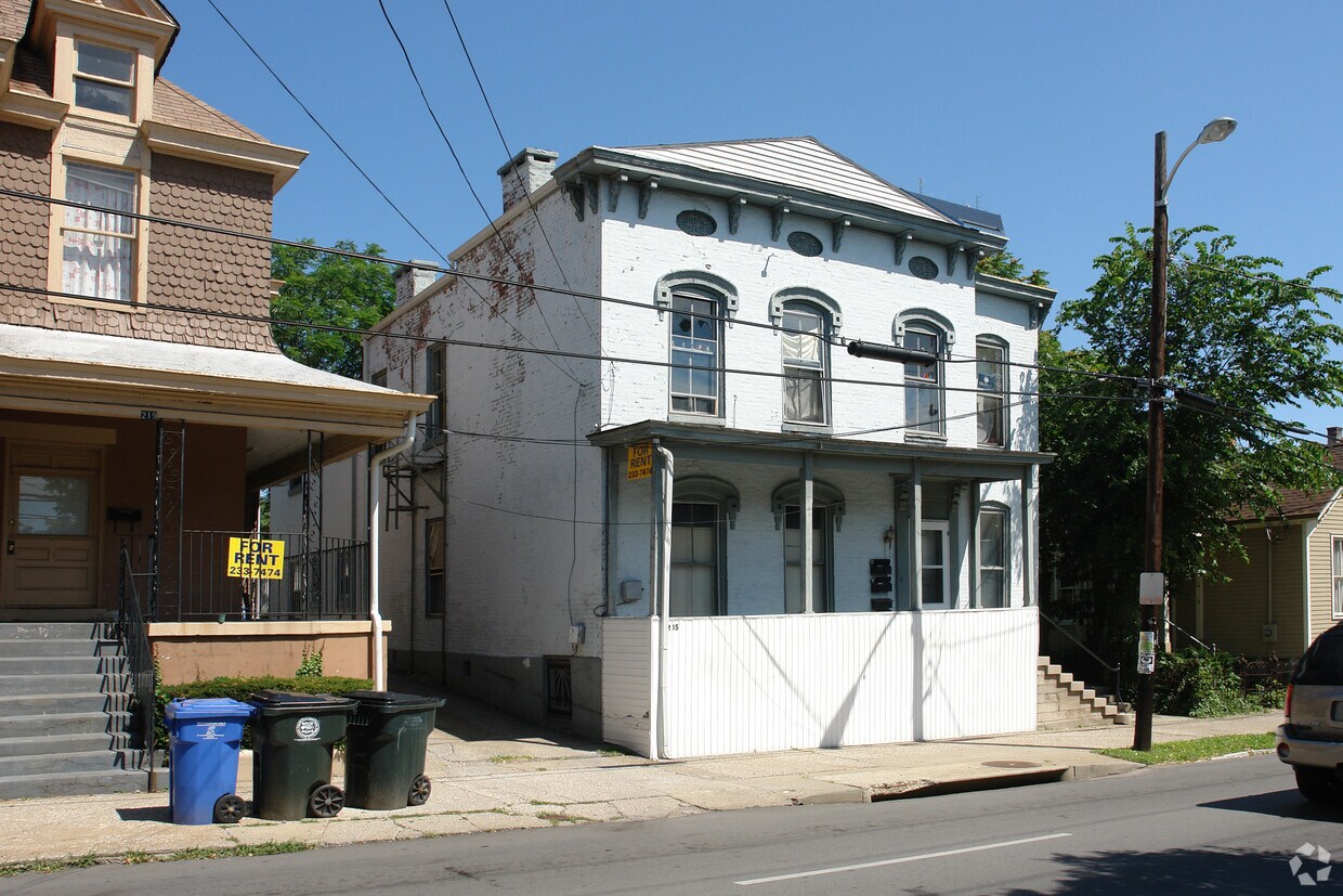 Primary Photo - 215 S Limestone
