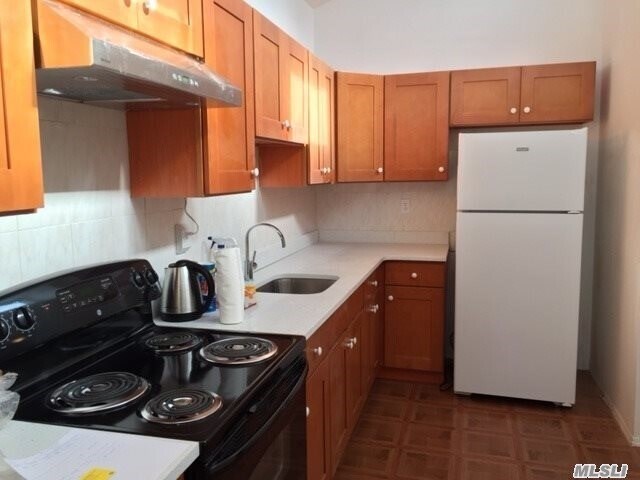 Foto del edificio - 68-21 Douglaston Pkwy
