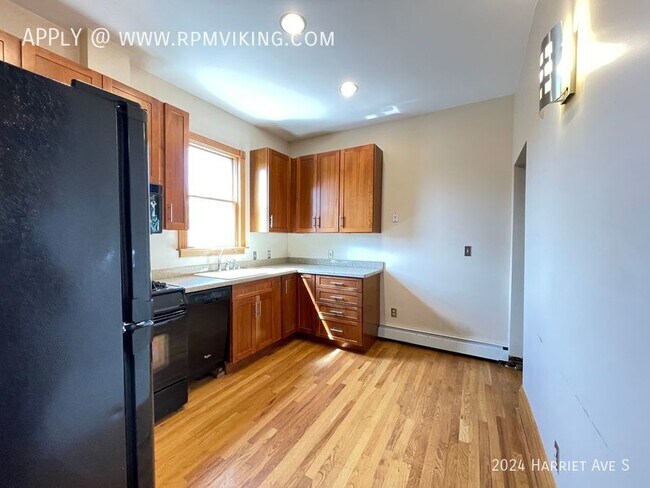 Foto del edificio - 2br 1BA Upper Level Duplex with Garage. Se...