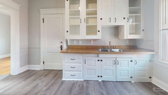 Foto del edificio - 2046 Wyandotte Ave