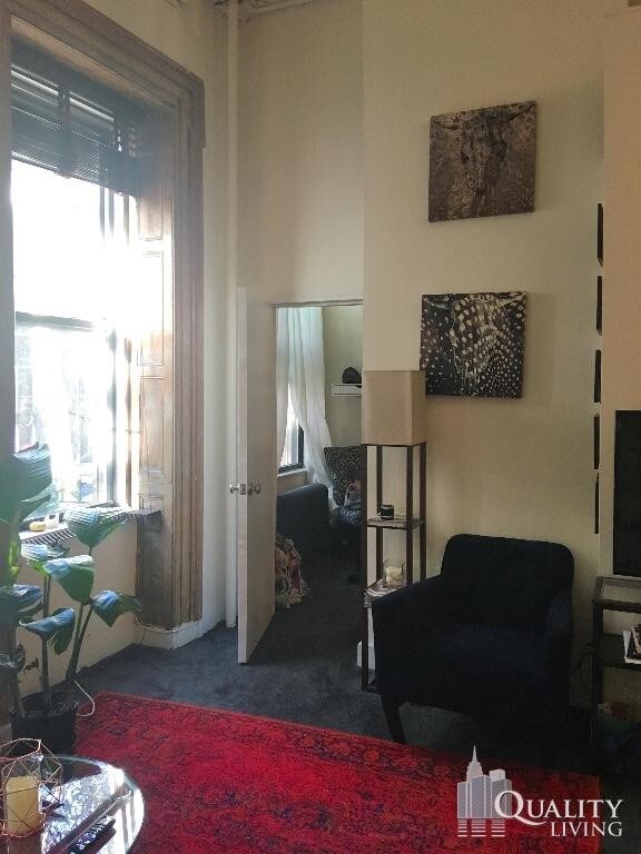Foto del edificio - 225 E 12th St