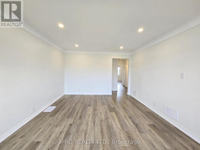 Photo du bâtiment - 371 E 28th St