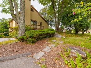 Building Photo - 426 Heritage Vlg