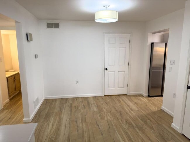 Building Photo - 140 Lindfield Cir