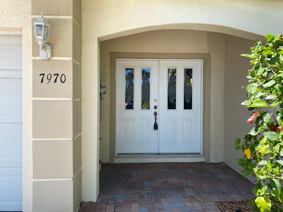 Foto principal - 7970 Evelyn Ct