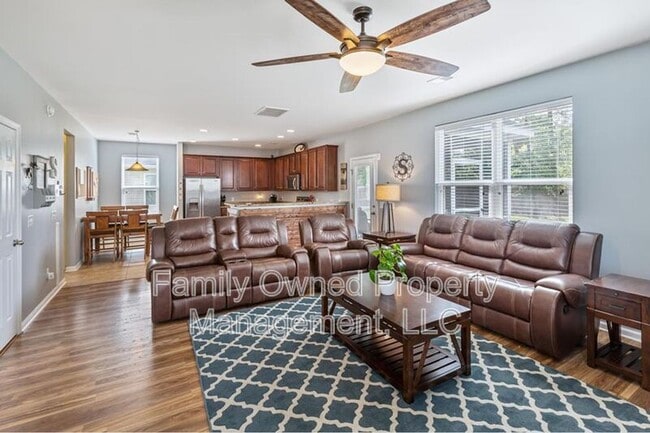 Foto del edificio - 159 Meadow Wood Rd