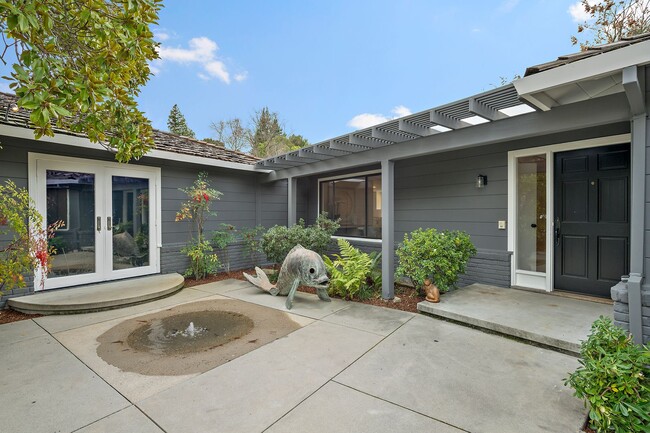 Building Photo - 441 La Mesa Dr