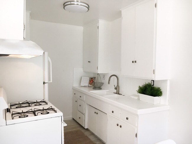 Foto del edificio - 3205 Bartdon Ave