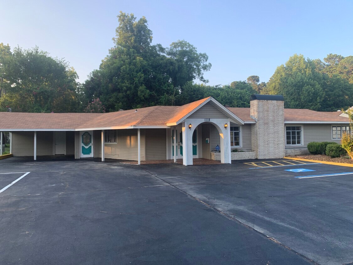 Foto principal - 1118 E 3rd St