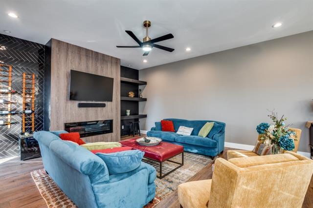 Foto del edificio - 324 S Main St