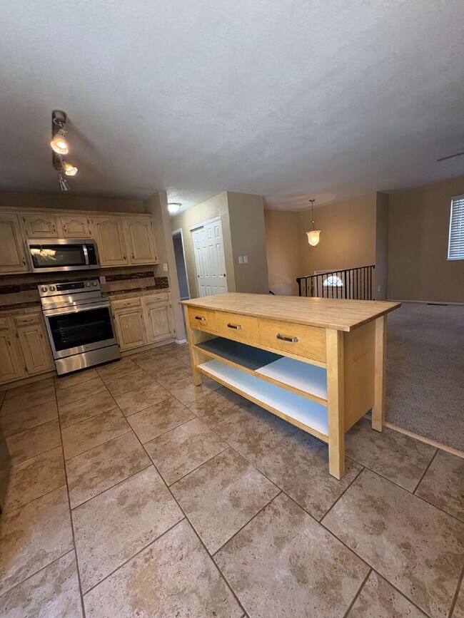 Foto del edificio - 5 bedroom - Hiawatha