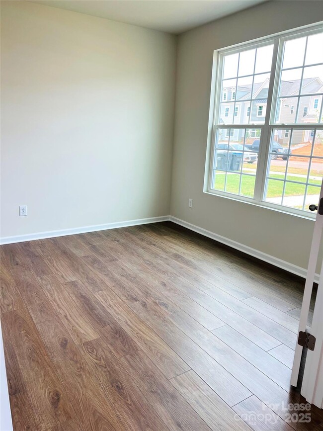 Foto del edificio - 15753 Country House St