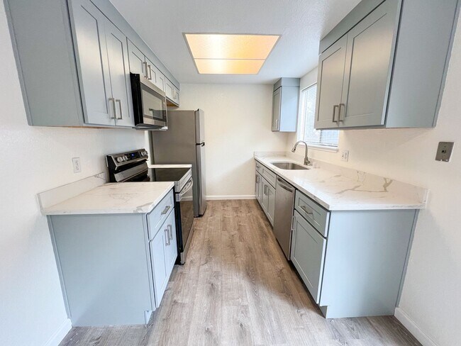 Foto del edificio - Remodeled Townhouse Near Downtown Campbell