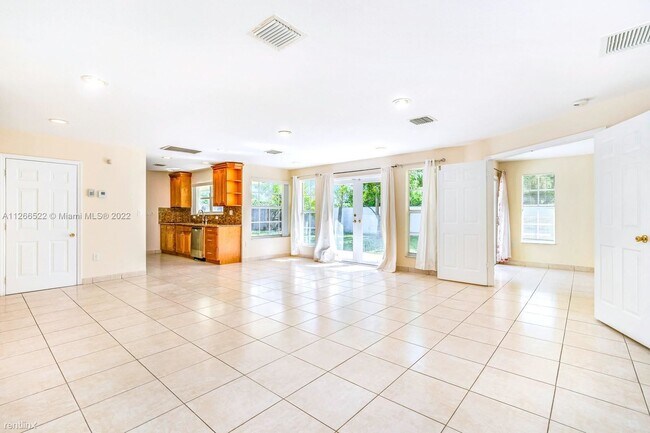Building Photo - 3 br, 2 bath House - 1701 SW 95th Ter
