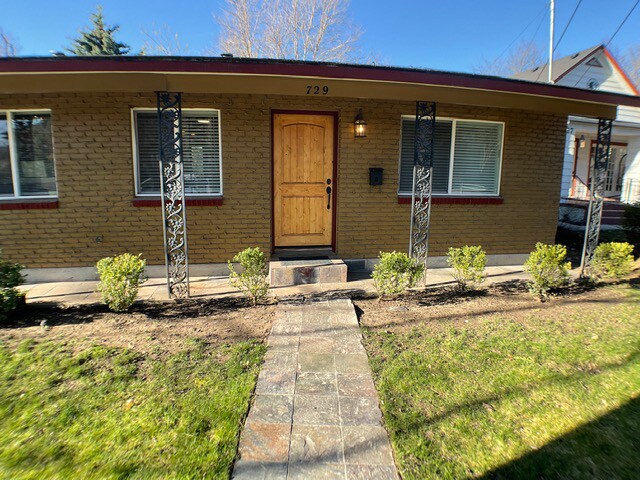 Primary Photo - 729 E Warm Springs Ave