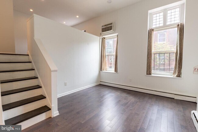Building Photo - 2137 Spruce St