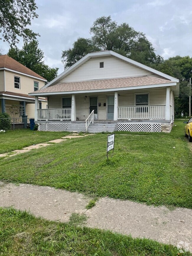 Building Photo - 813-813 W Poplar St