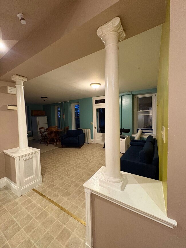 Sala de estar - 133 Monroe St