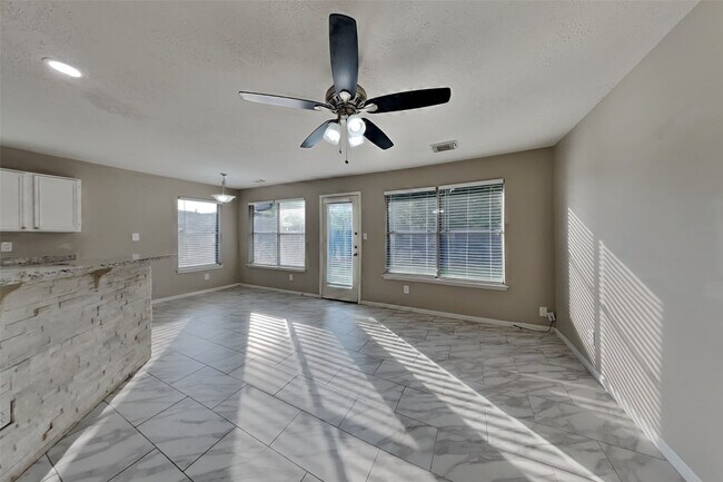 Foto del edificio - 5419 Roserock Ln