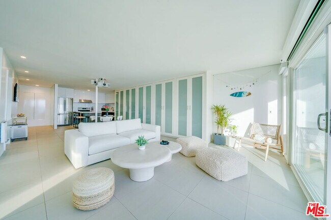 Foto del edificio - 18203 Coastline Dr
