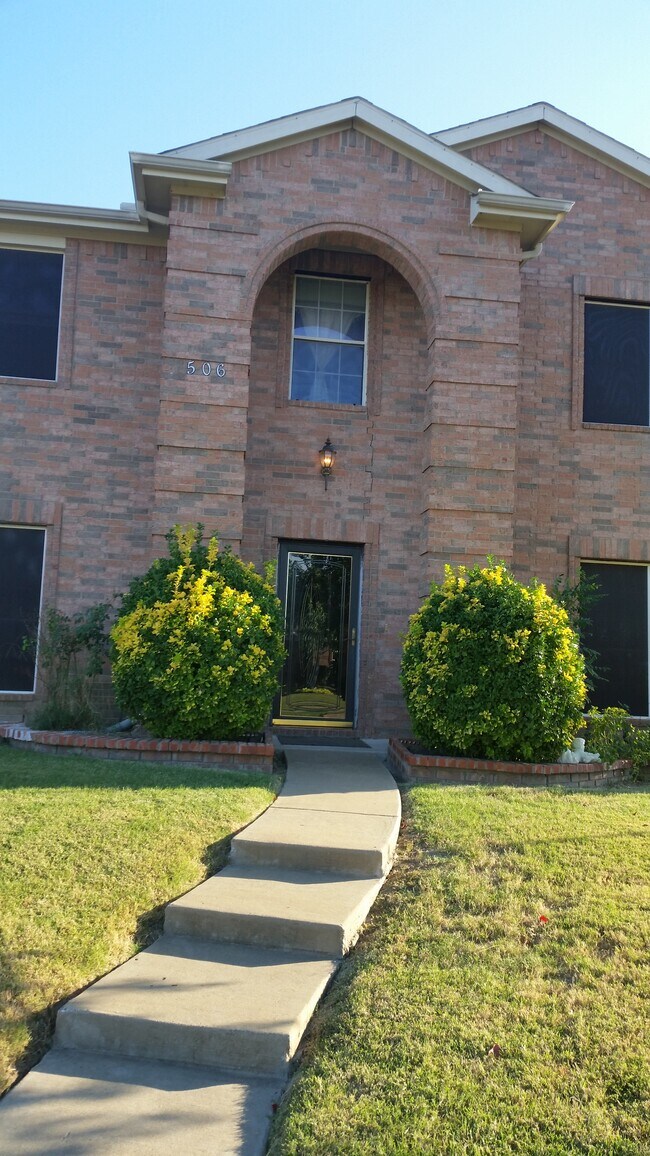 Building Photo - 506 Comanche Trl