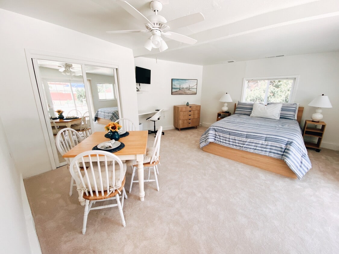 Foto principal - 2404 Chatsworth Blvd