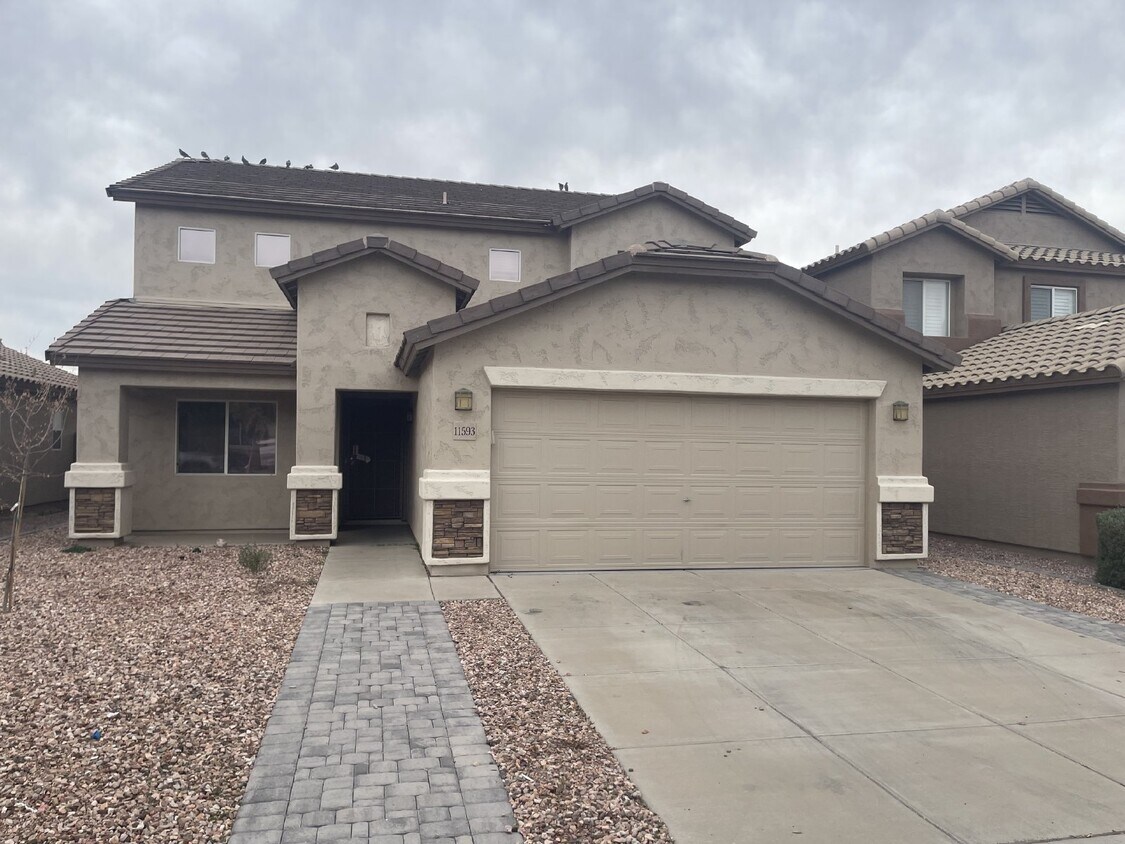 Primary Photo - Spacious 5 Bed House - Section 8 Welcome!