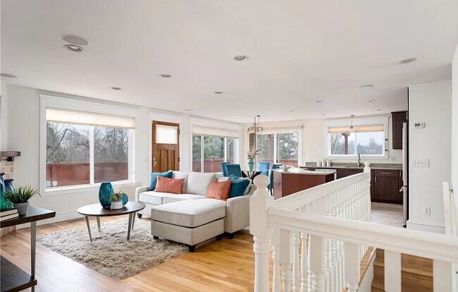 Foto del edificio - Gorgeous 4 bedroom/2 Bath House Near the A...