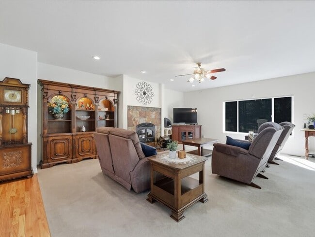Foto del edificio - 12855 Murphy Rd