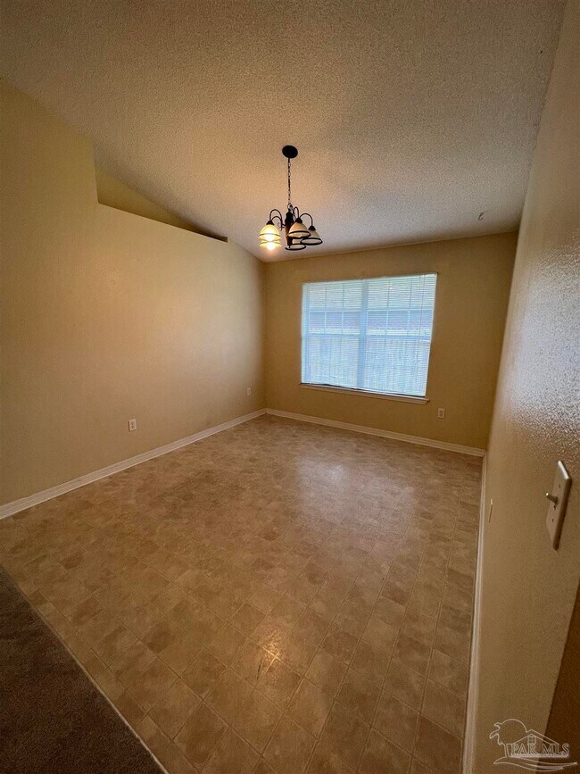 Foto del edificio - 4966 Berkeley Forest Blvd