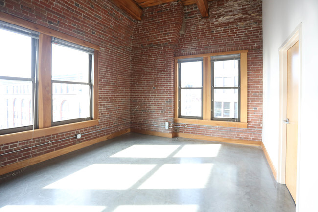 Interior Photo - Warehouse 7 Loft Apartments