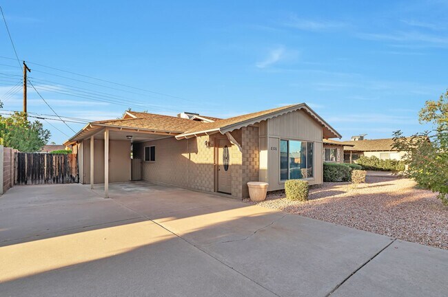 Foto del edificio - 3 BEDROOMS 2 BATHS! GRASS YARD!