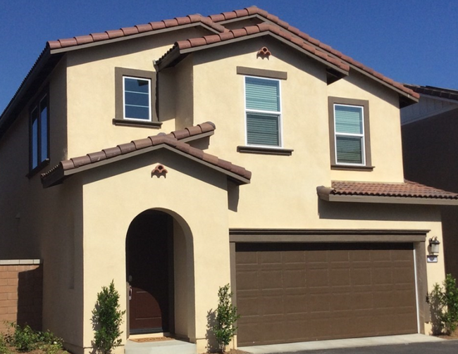 Building Photo - Beautiful 3 bed 2.5 bath newer home for le...