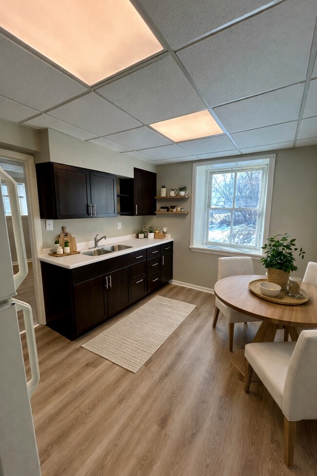 Building Photo - 820 W 4th St