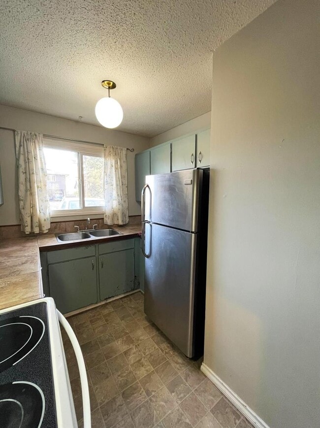 Building Photo - 3 bedroom in Prince George BC V2L 2E7