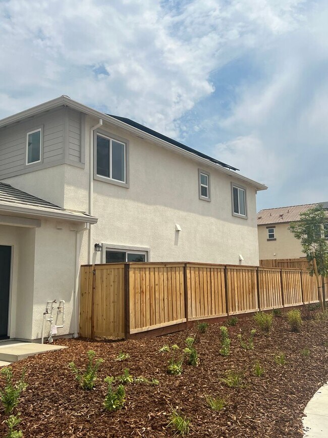 Building Photo - Brand new home with Next-generational living.