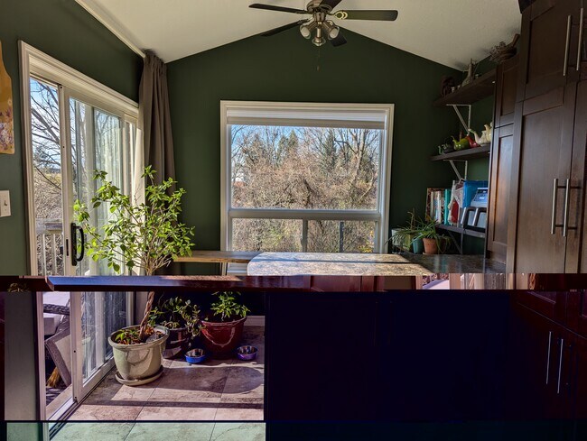 Photo du bâtiment - 56 Chesterton Ln