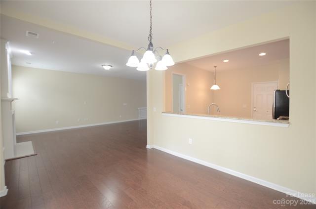 Foto del edificio - 16835 Dunaverty Pl