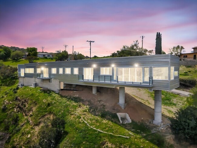 Foto del edificio - 990 Alta Vista Rd