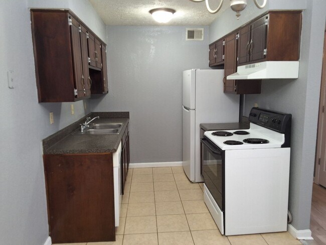 Foto del edificio - Comfy 2 Bedroom, 1 Bath Apartment located in Radcliff