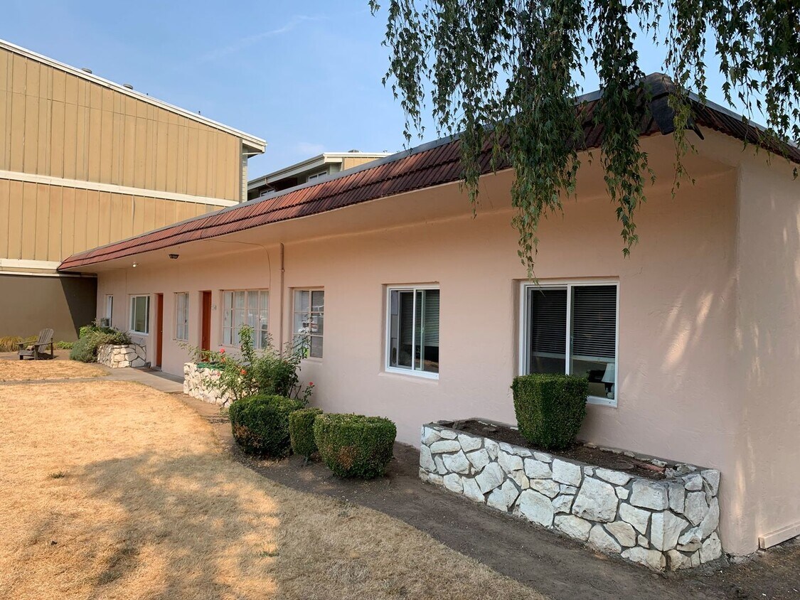 Foto principal - Fully Refreshed Westmoreland 3bd in Plex. ...