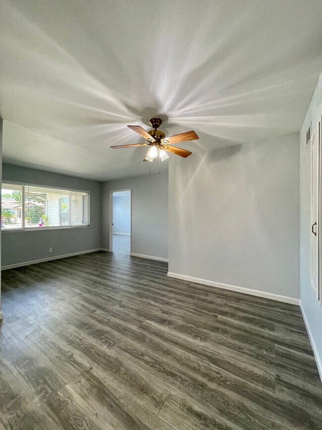 Foto del edificio - 4 Bedroom, 2 Bath - Santa Clara