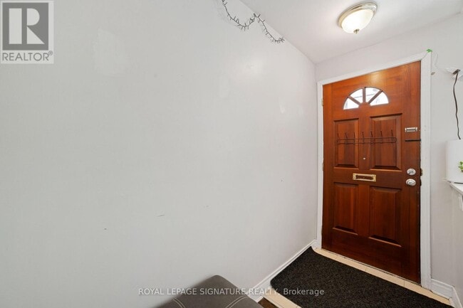 Building Photo - 35 Baltray Crescent