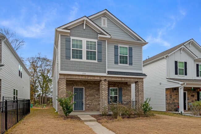 Building Photo - Warm & Welcoming Home in the Heart of Pineville!