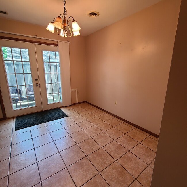 Foto del edificio - 935 5 W Whitehall Rd