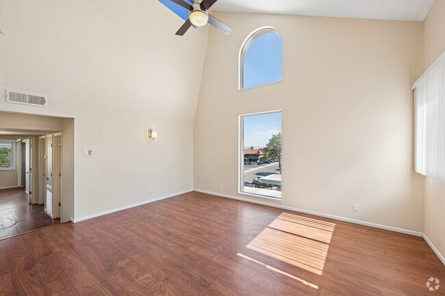 Vaulted Ceiling, 2BR, 2BA - 872SF - Living Room - Sandia Shadows