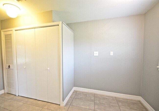 Foto del edificio - 5237 Maple St